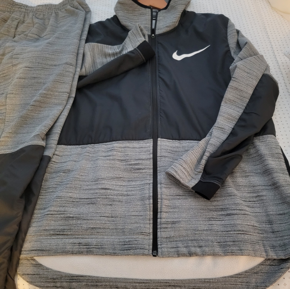 Nike dry fit 2 piece
